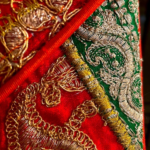 Indian style envelope clutch - Picture 3 of 3